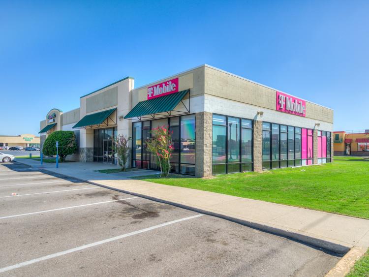 Windsor Hills Shopping Center retail spaces for lease Oklahoma City, OK 