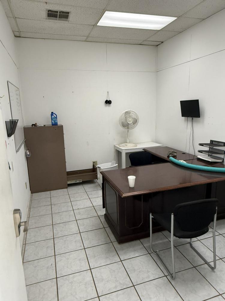automotive facility for lease south Oklahoma City, OK interior photo