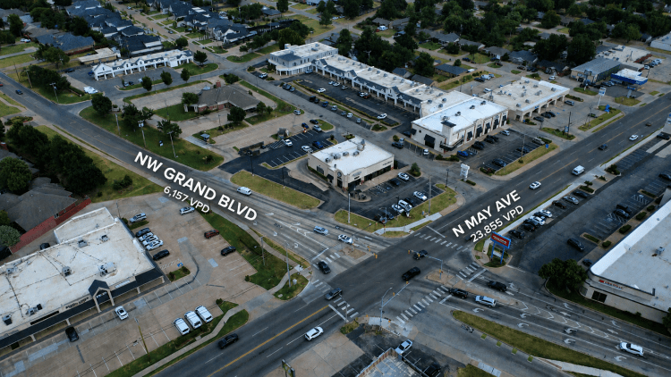 2802 West Country Club Drive  |  Office / Retail  |  OKC
