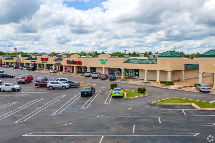 Windsor Hills Shopping Center retail spaces for lease Oklahoma City, OK 