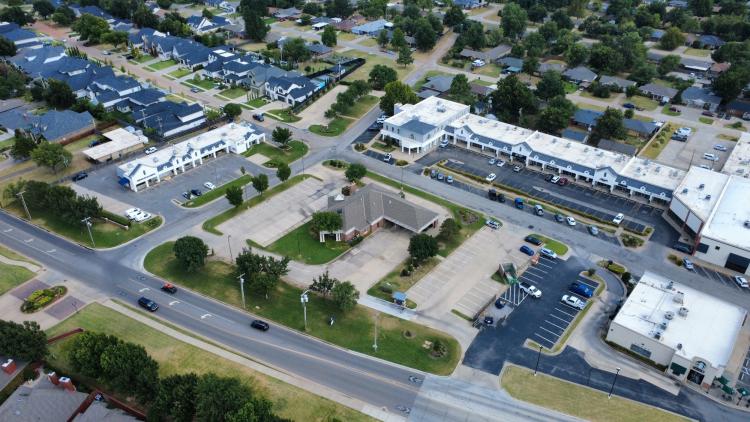 2802 West Country Club Drive  |  Office / Retail  |  OKC