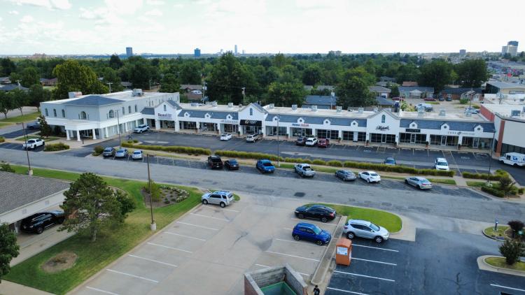 2802 West Country Club Drive  |  Office / Retail  |  OKC