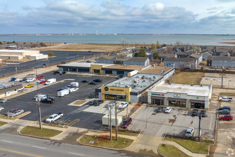 Newport Shopping Center retail property for sale, Oklahoma City, Ok