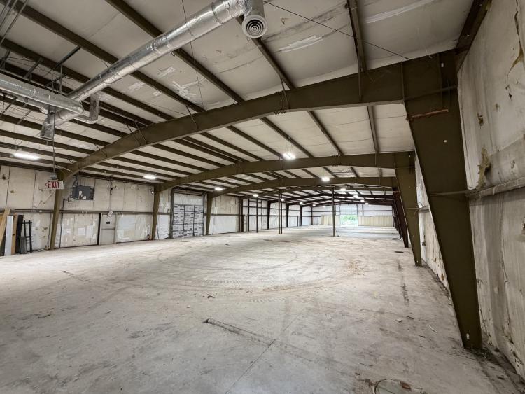 Newly Renovated Warehouse W/Yard SE 29th Oklahoma City, Ok