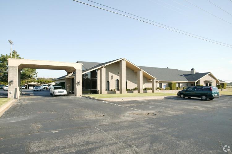 5005 SE 29th  |  Former Bill Eisenhower Funeral Home  |  Del City